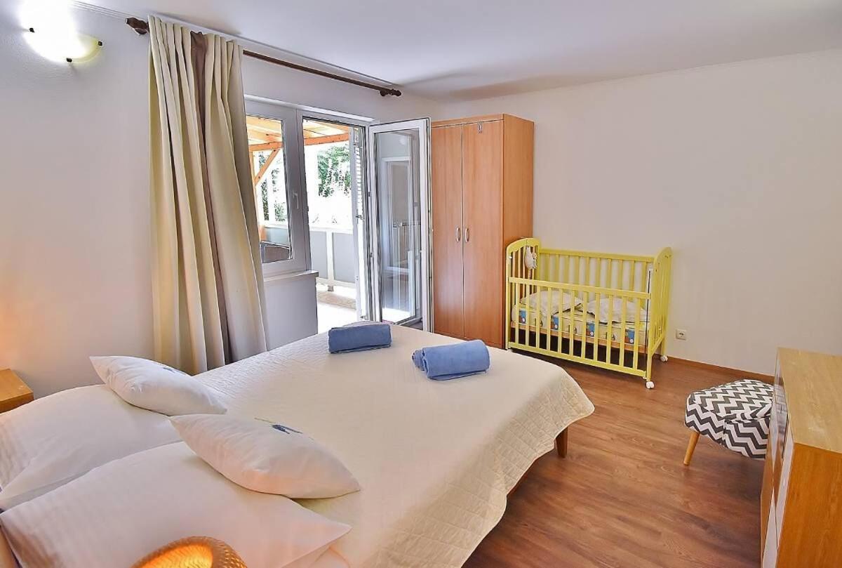 Apartments Ruzica Banjol Buitenkant foto